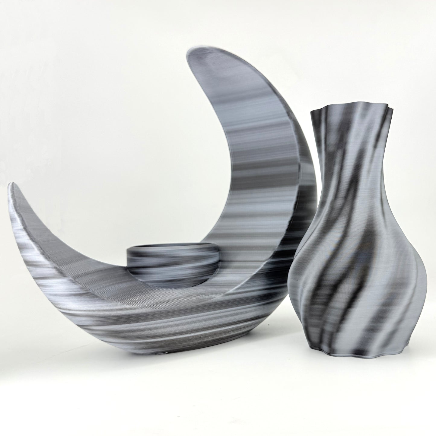 PLA Saturn - Black-White