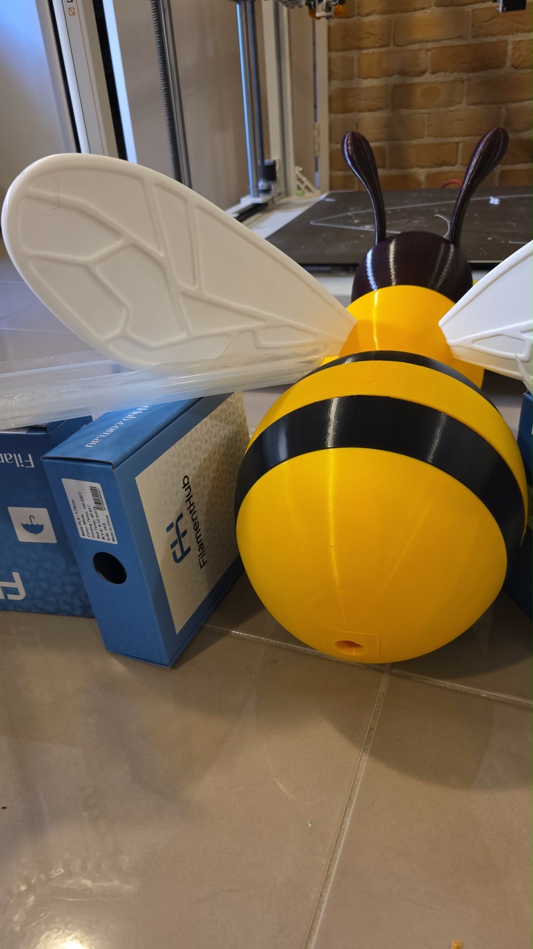Bee, 3D printed in PETG Pro White, PETG Pro Yellow and PETG Pro Brown