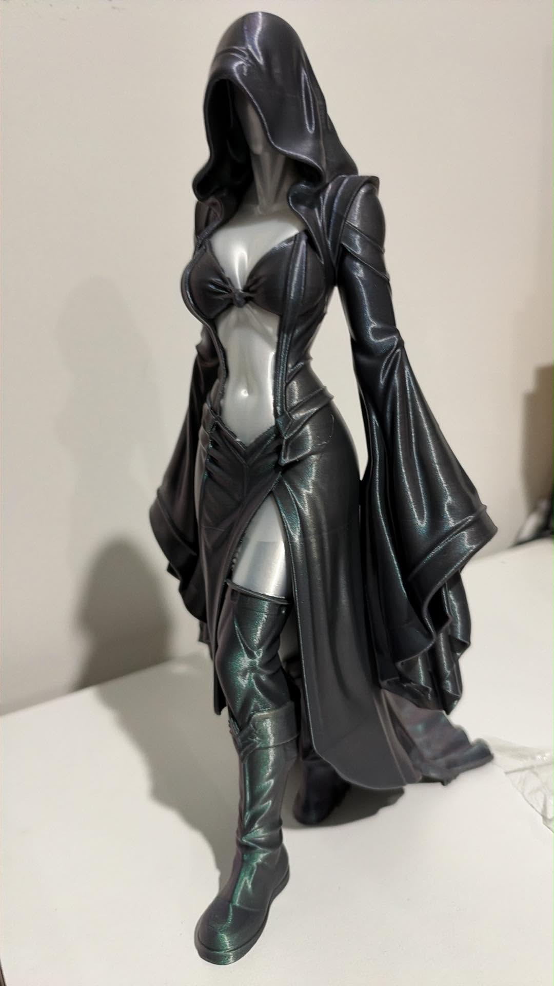 Ghost Lady standing, 3D printed in PLA Starlight - Mercury and PLA Silk White