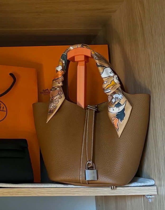 handbag stand, 3D printed in PLA Pro Orange